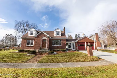 10 Marlboro Dr, Pittsfield, MA 01201