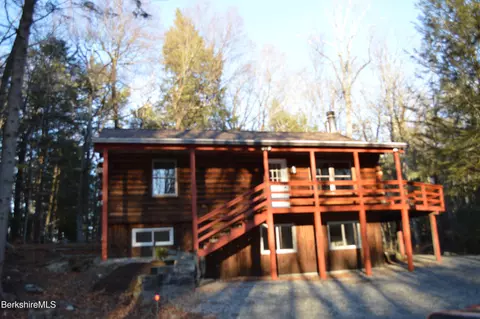 859 Moberg Rd, Becket, MA 01223