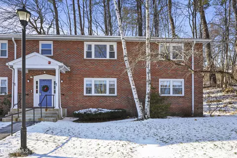 6 Morgan Mnr # -2, Lenox, MA 01240