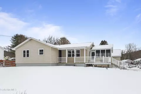 290 E Center St, Lee, MA 01238