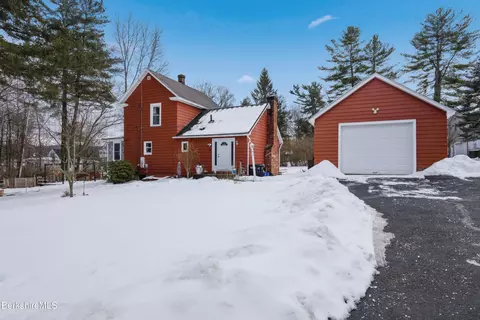 6 Vine St, Pittsfield, MA 01201