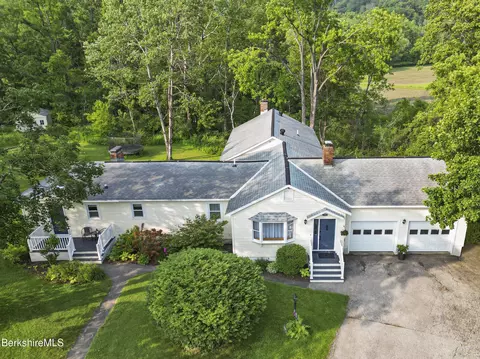 108 Berkshire Dr, Williamstown, MA 01267