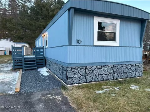 10 Seminole Dr, North Adams, MA 01247