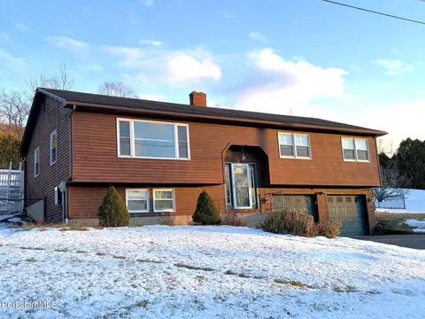 8 Country Rd, Adams, MA 01220