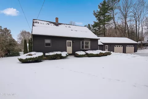 11 Opeechee St, Lanesborough, MA 01237