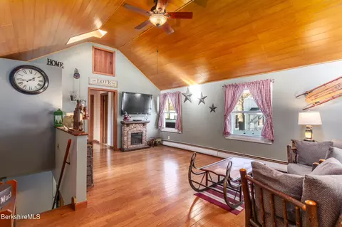30 Pinehurst Ave, Pittsfield, MA 01201