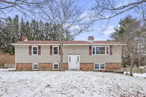 140 Theresa Ter, Lee, MA 01238