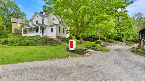 8 Yale Hill Rd, Stockbridge, MA 01262