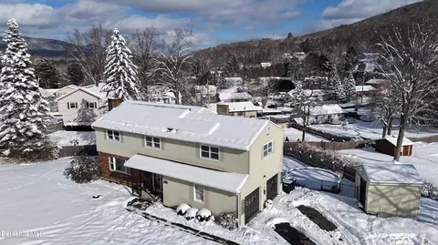 268 Devonshire Dr, Cheshire, MA 01225