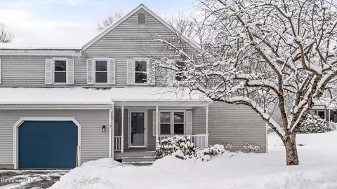 8 Applewood Ln, Pittsfield, MA 01201