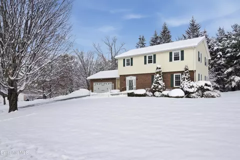 121 Kittredge Rd, Pittsfield, MA 01201