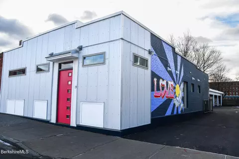 17-19 Linden St, Pittsfield, MA 01201