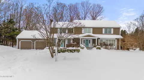 1 Lori Ct, Pittsfield, MA 01201