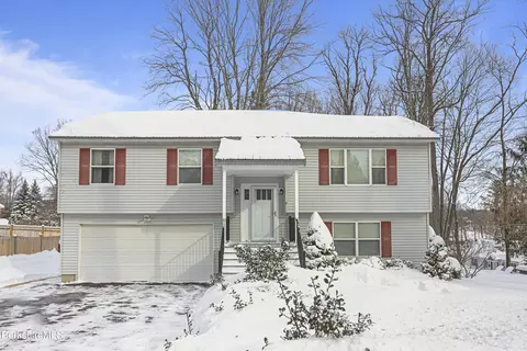 8 Iroquois St, Lanesborough, MA 01237