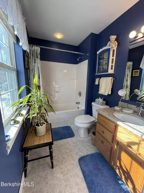 Bath - 9063 Mountainside Dr, Hancock, MA 01237 photo 3 of 3