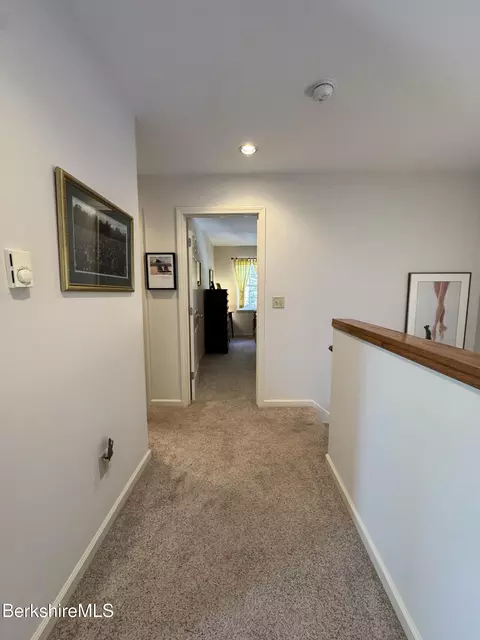 Entry Way - 9063 Mountainside Dr, Hancock, MA 01237 photo 5 of 8