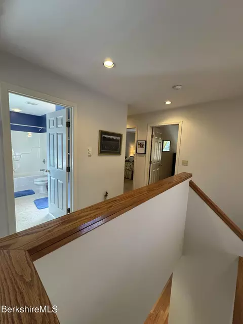 Entry Way - 9063 Mountainside Dr, Hancock, MA 01237 photo 4 of 8