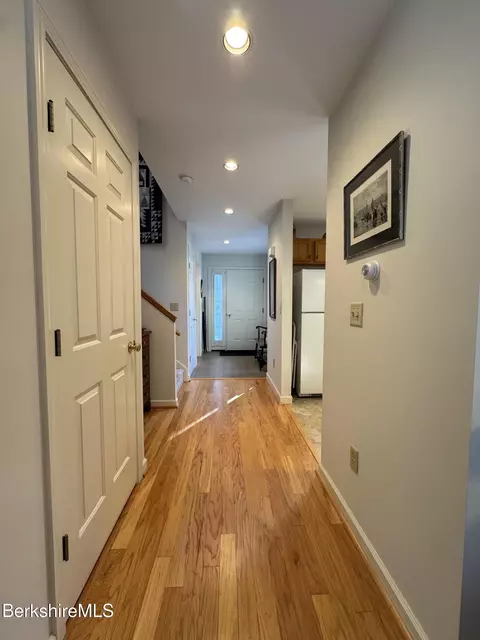 Entry Way - 9063 Mountainside Dr, Hancock, MA 01237 photo 2 of 8