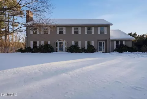 93 Gravesleigh Ter, Pittsfield, MA 01201