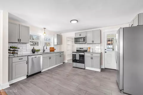 40 Roland St, Pittsfield, MA 01201