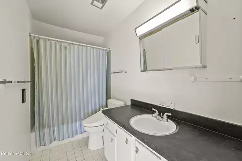 Bath - 34 Thistle Path, Williamstown, MA 01267 photo 2 of 2