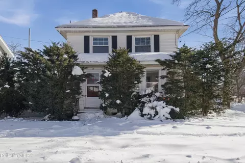 18 Meadow Ln, Pittsfield, MA 01201