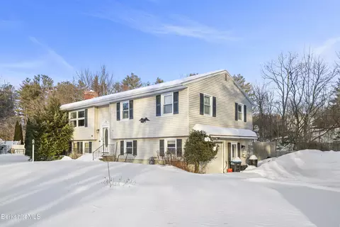 16 Leona Dr, Pittsfield, MA 01201