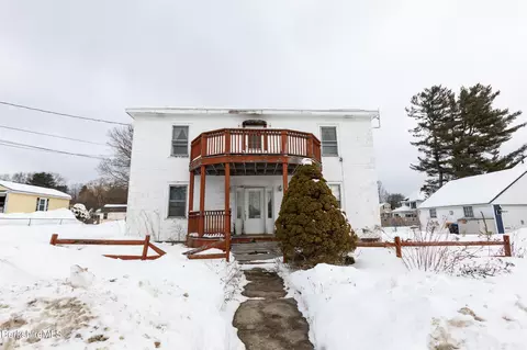 68 Lakeway Dr, Pittsfield, MA 01201