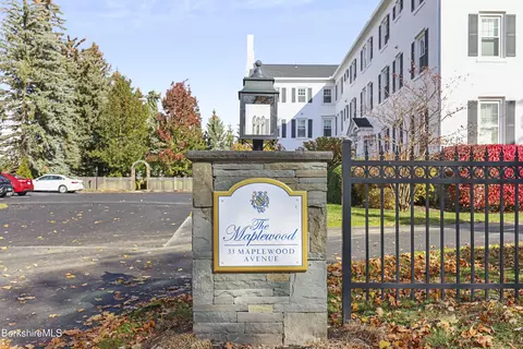 33 Maplewood Ave # 103, Pittsfield, MA 01201