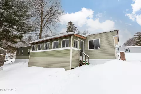 2 Lakewood Cir, Pittsfield, MA 01201