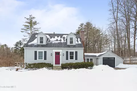 8 Lukeman Ln, Stockbridge, MA 01262
