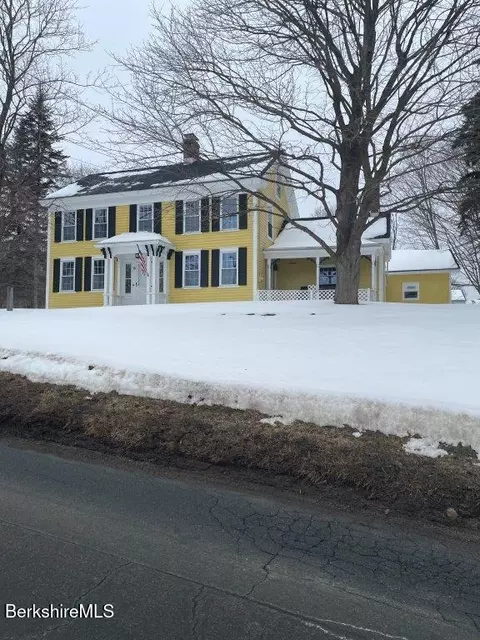 18 W Mountain Rd, Cheshire, MA 01225