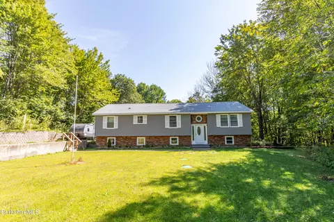 40 Curran Rd, Cheshire, MA 01225