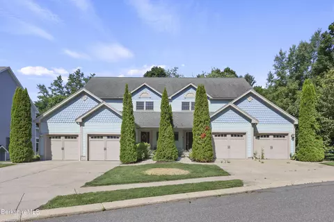 Exterior - 2 Amy Ct, Pittsfield, MA 01201 photo 2 of 7