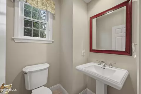 Bath - 2 Amy Ct, Pittsfield, MA 01201 photo 3 of 4