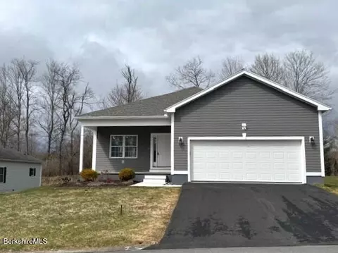 15 Cherry Hill Dr, Pittsfield, MA 01201