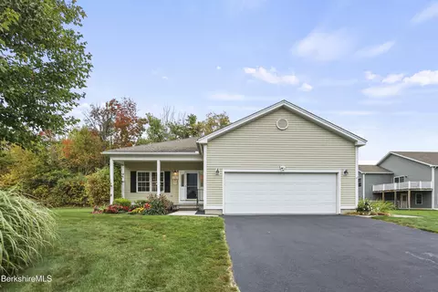 14 Sunrise Cir, Pittsfield, MA 01201