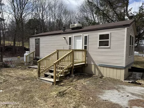 3 Jennifer Ln, West Stockbridge, MA 01266