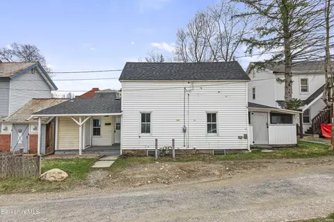 1 Noble Pl, Adams, MA 01220
