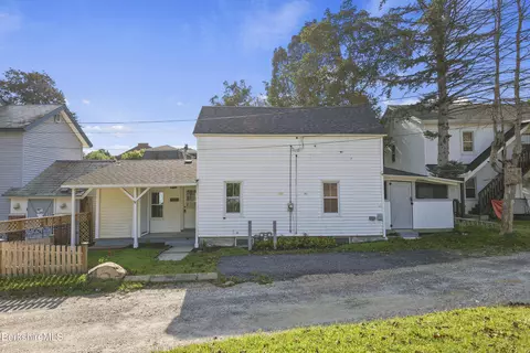 1 Noble Pl, Adams, MA 01220