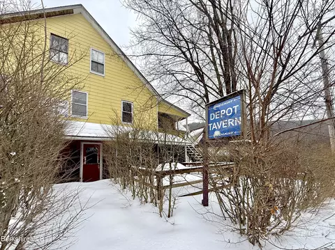 9 Depot St, Monroe, MA 01350