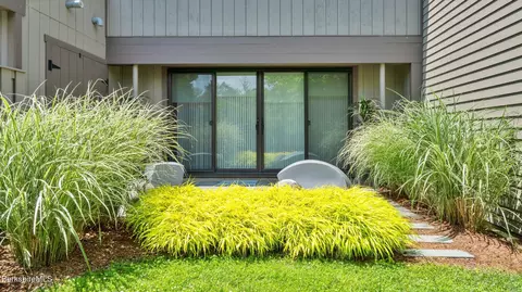 424 N Hemlock Ln, Williamstown, MA 01267