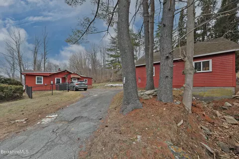 735 Cape St, Lee, MA 01238