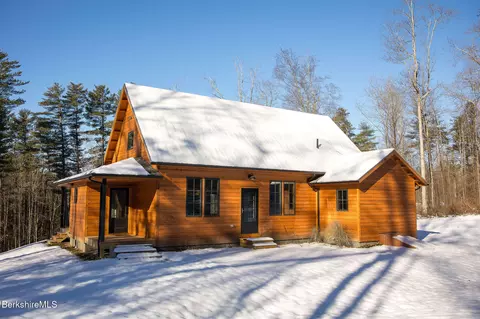 1427 Hewins St, Sheffield, MA 01257