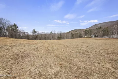 849 Henderson Rd, Williamstown, MA 01267