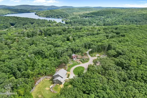 26 Stonebridge Way # A, Tyringham, MA 01264