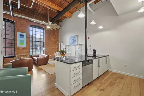 160 Water St #112, Williamstown, MA 01267