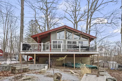 51 Imperial St, Lanesborough, MA 01224