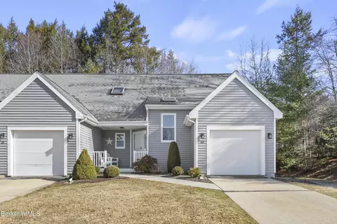 33 Walden Ln, Pittsfield, MA 01201