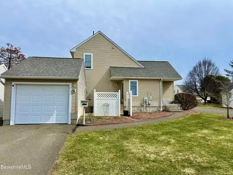 20 Richmond Way, Chicopee, MA 01022